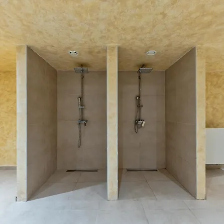 Iris Beli Dvor Zlatibor